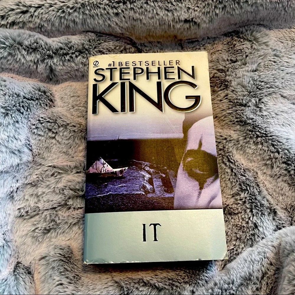 IT - Stephen King - Book - Good/Used - Picture 1 of 4
